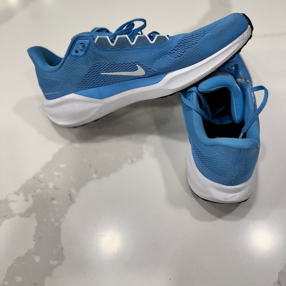 Nike Blue Athletic Sneakers - Picture 4 of 8
